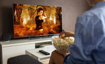 Odległość od telewizora – jaka powinna być i jak dobrać rozmiar TV?